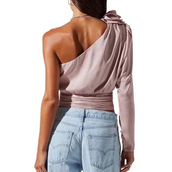ASTR THE LABEL CARMELITA ONE SHOULDER BLOUSE SZ LARGE PALE PINK - Picture 2 of 12